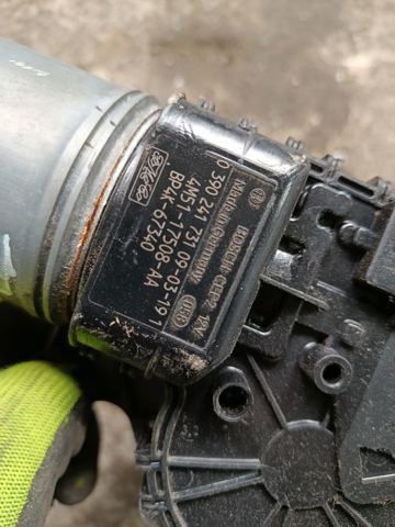 Трапеція склоочисника