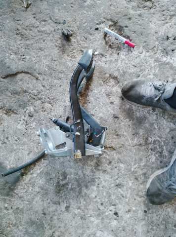 Педаль тормоза