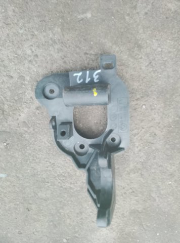 Кронштейн педалі