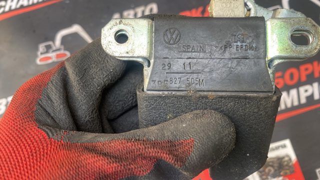 Замок и ручка двери задка 3B5827505A VAG
