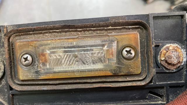 Ліхтар підсвічування заднього номерного знака — фото 3