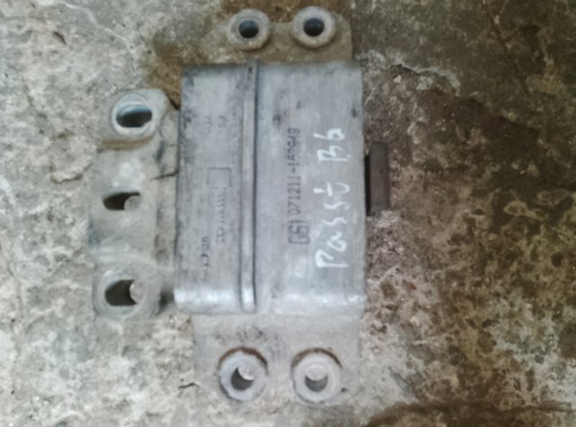 Подушка трансмиссии (опора коробки передач), правая 3C0199555 VAG