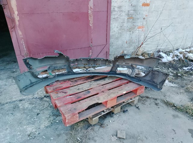 Бампер передній