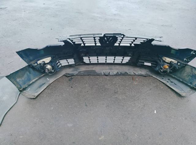 Бампер передній