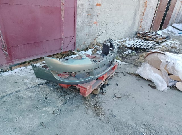 Бампер передній