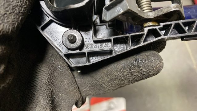 Тримач зовнішньої ручки дверей, передньої лівої — фото 2