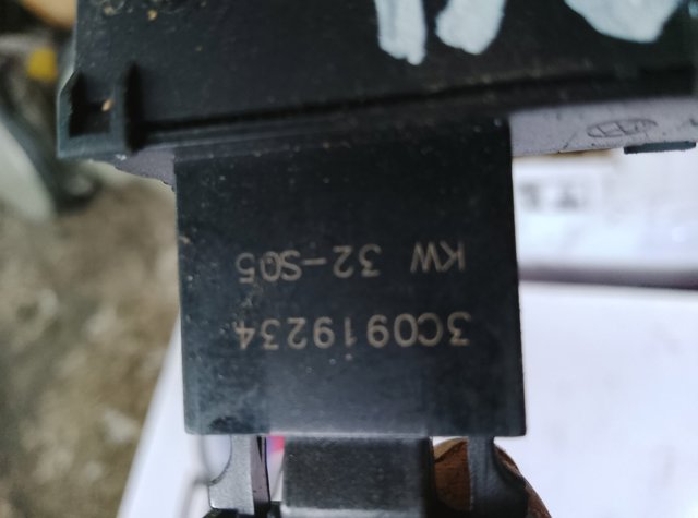 Кнопка отключения подушек безопасности AIRBAG 3C0919234 VAG