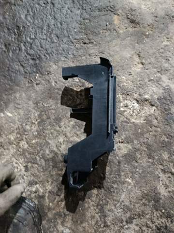 Кронштейн Проводки під Сидінням Правий — фото 1