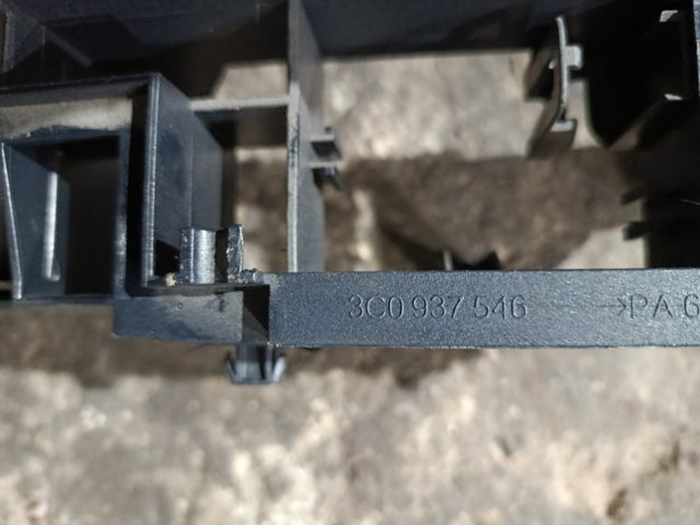 Кронштейн Проводки під Сидінням Правий — фото 2