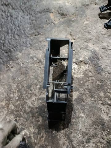 Кронштейн Проводки під Сидінням Правий — фото 4