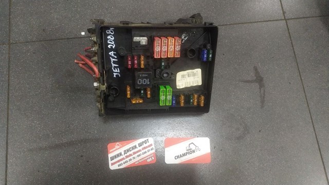 Блок запобіжників jetta