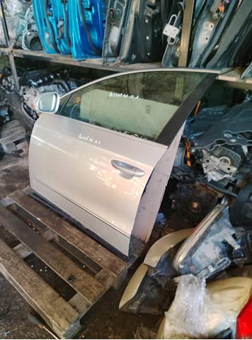 Скло передніх дверей, лівою