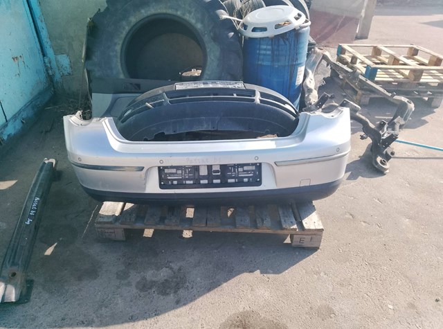 Бампер задній