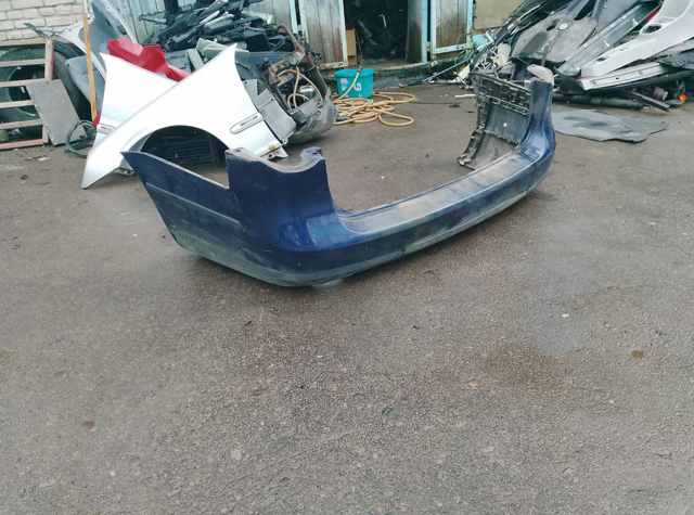 Бампер задній