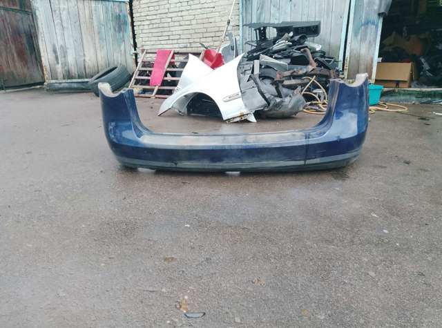 Бампер задній