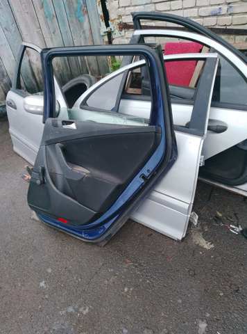 Двері задні, праві