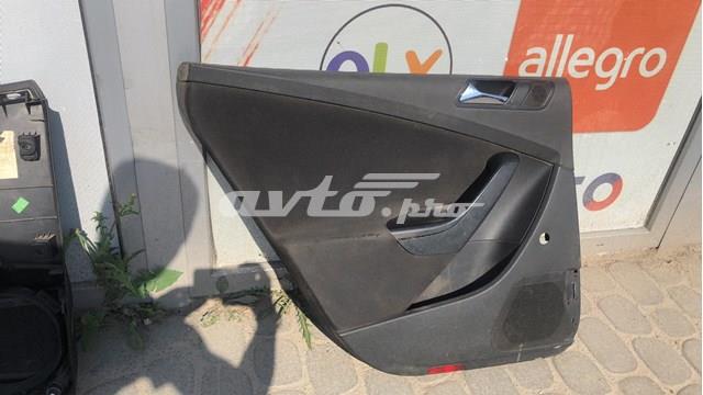 Карточки обшивки задней двери правой 3C9867211 VAG