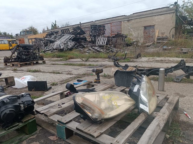 Фара правая