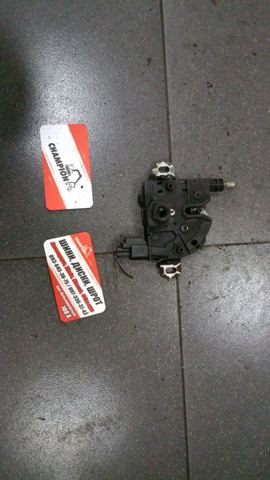 Замок капота