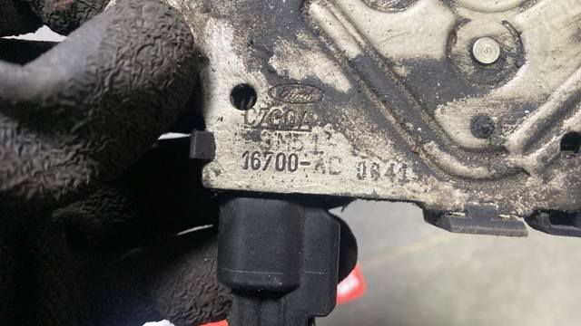 Замок капота