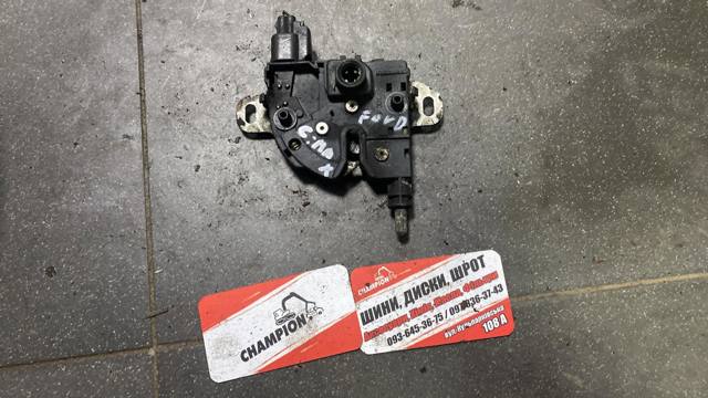 Замок капота