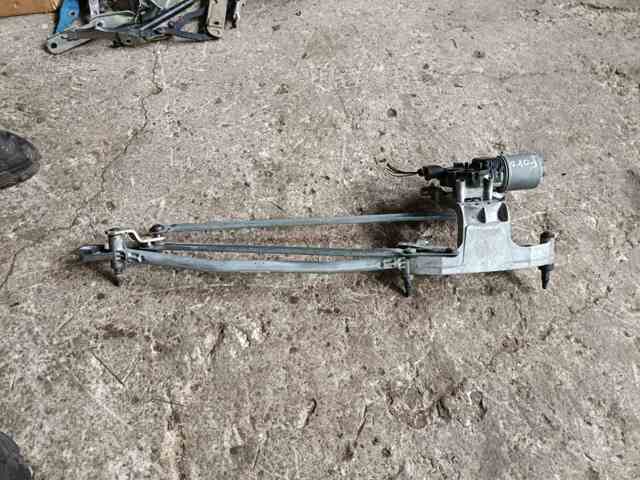 Трапеція склоочисника