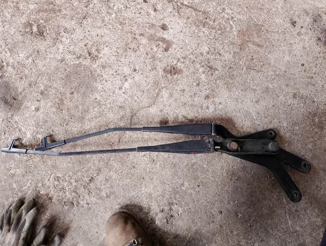 Щеткодержатель правый