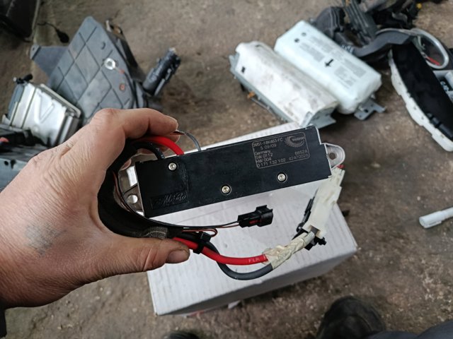 Електропідігрівач повітря системи опалення салону