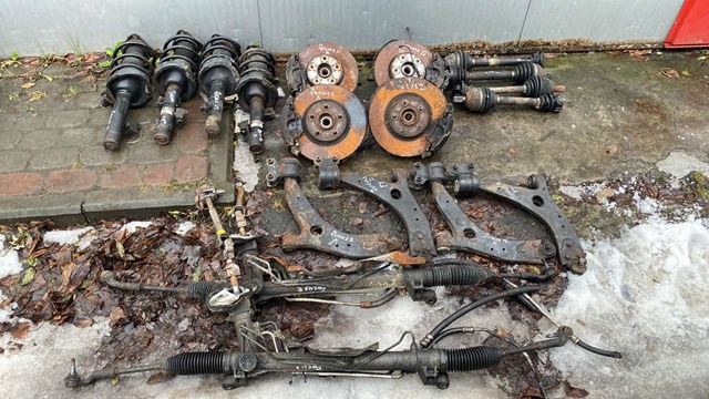 Цапфа (поворотный кулак) передний правый