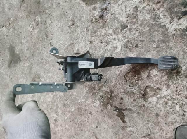 Педаль сцепления