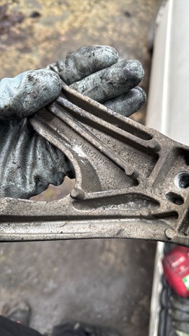 Кронштейн двигателя