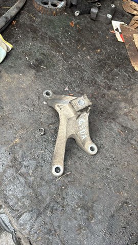 Кронштейн двигателя