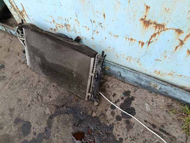 Дифузор радіатора охолодження, в зборі з двигуном і крильчаткою