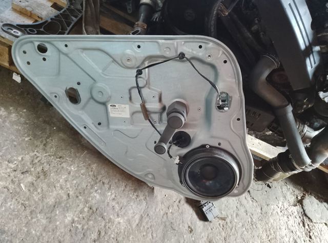 Задній механічний механізм для підйому вікна