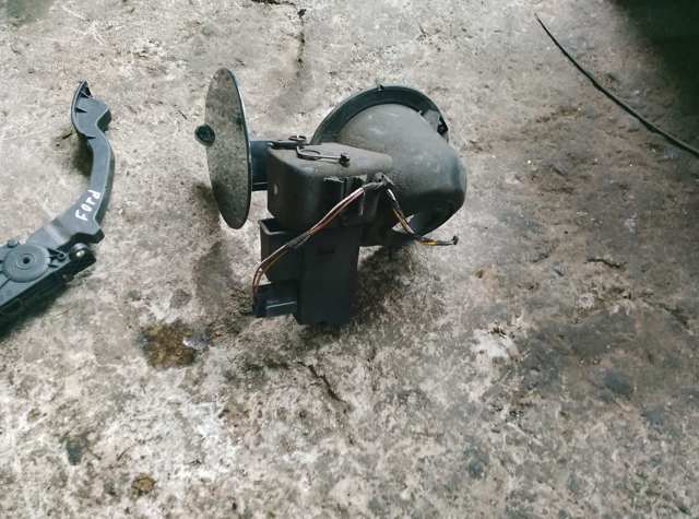 Лючок бензобака