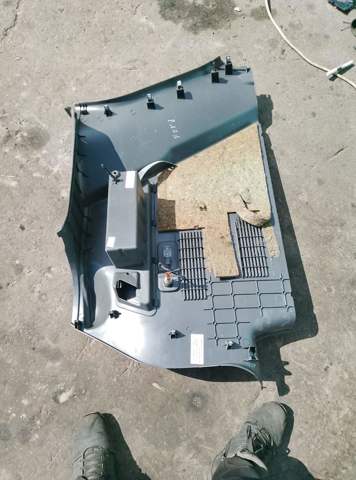 Карта багажника задня