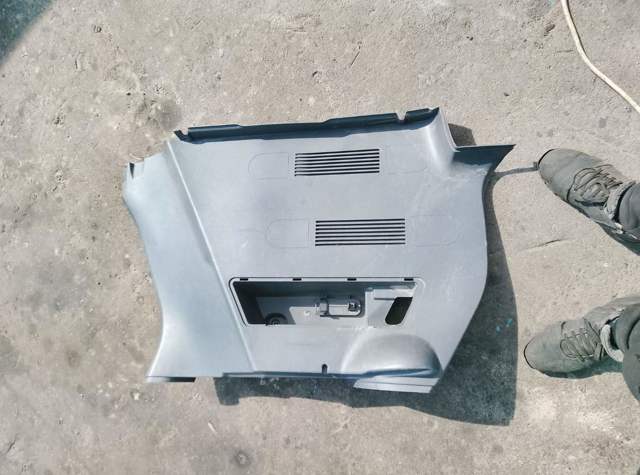 Обшивка багажника