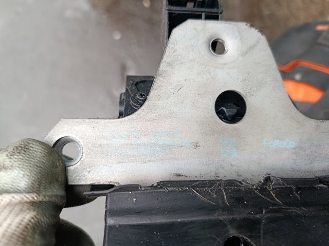 Петля замка