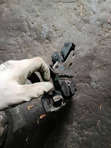 Петля замка