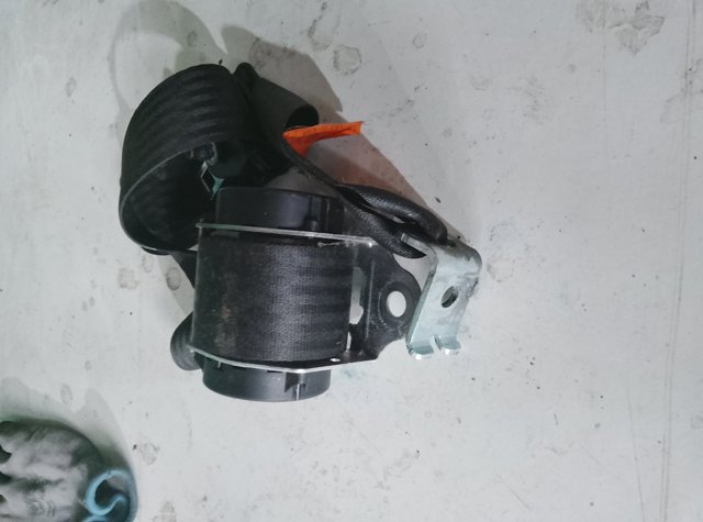 Ремень безопасности