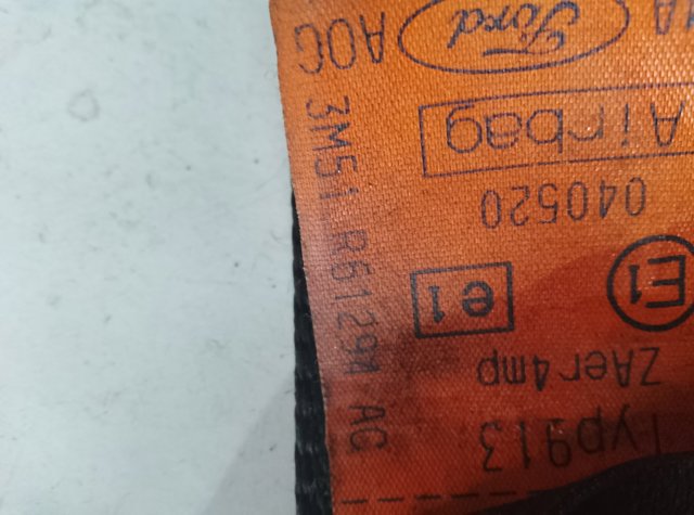 Ремень безопасности