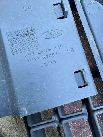 Передній бампер