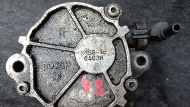 Насос вакуумний