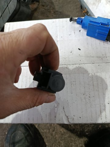 Датчик включення стопсигналу