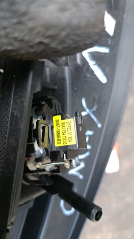 Динамік передньої двері