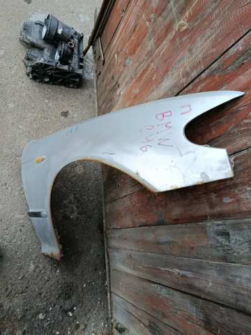 Крыло переднее правое