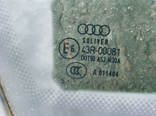 Скло заднє праве