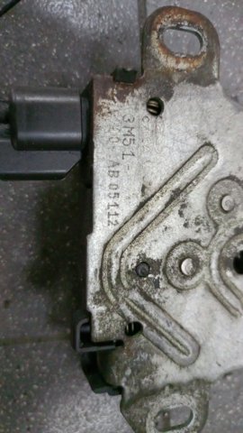 Замок капота