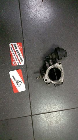 Дросільна заслінка в зборі