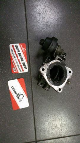 Дросільна заслінка в зборі